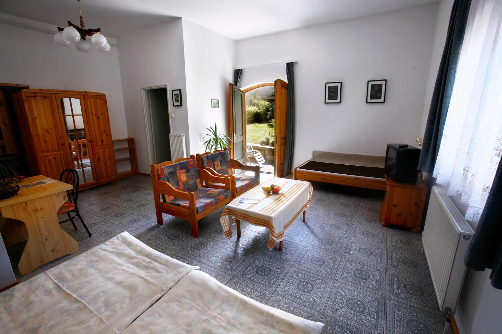 Keszi Panzio Hotell Budakeszi Exteriör bild