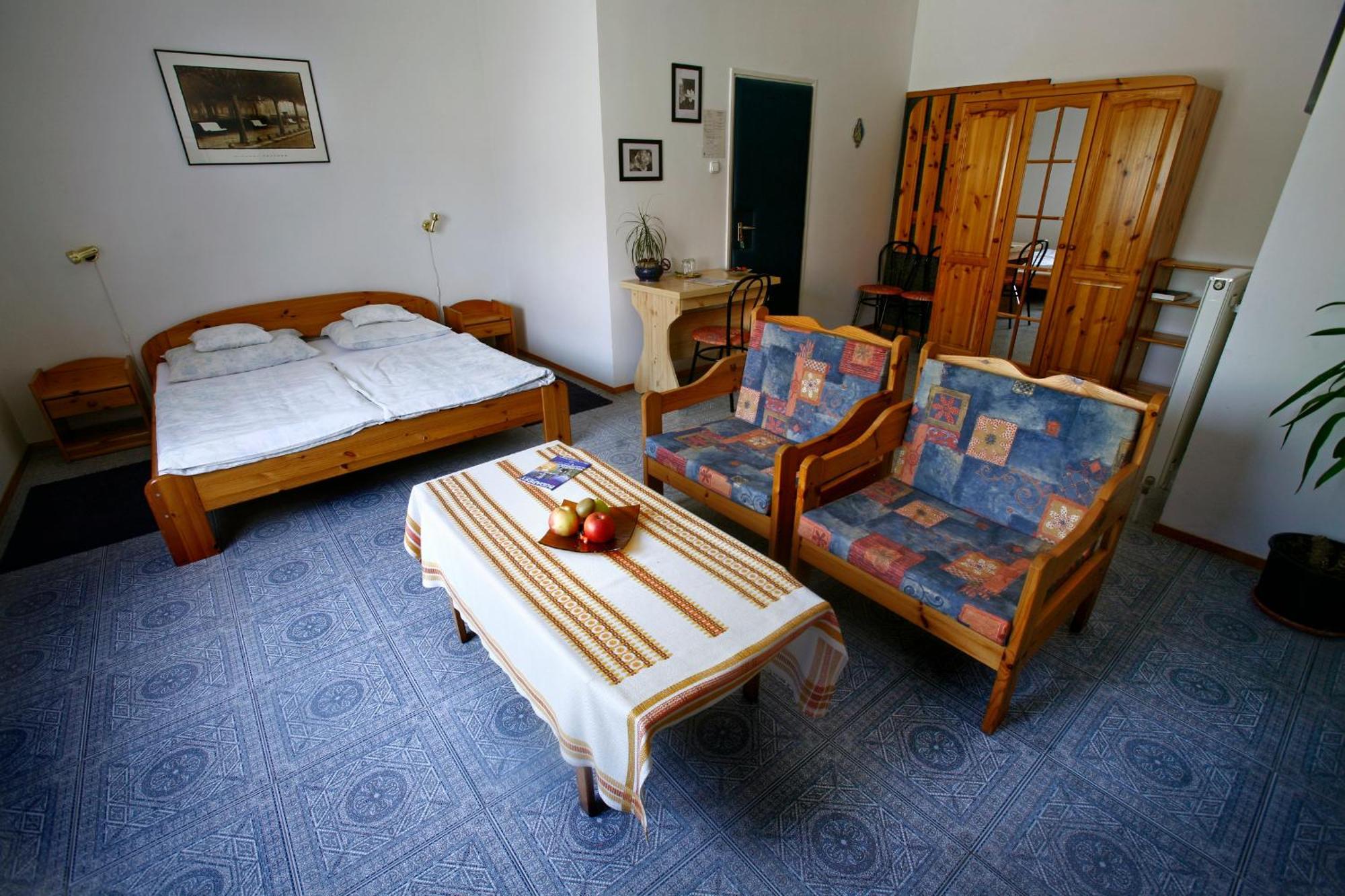 Keszi Panzio Hotell Budakeszi Exteriör bild
