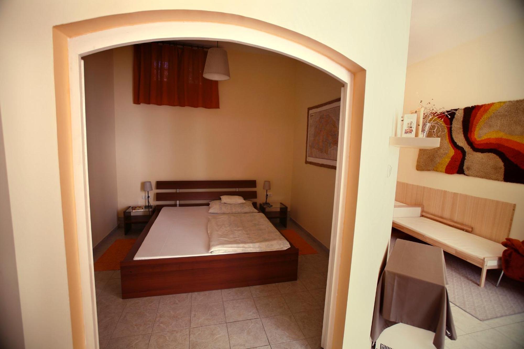 Keszi Panzio Hotell Budakeszi Exteriör bild