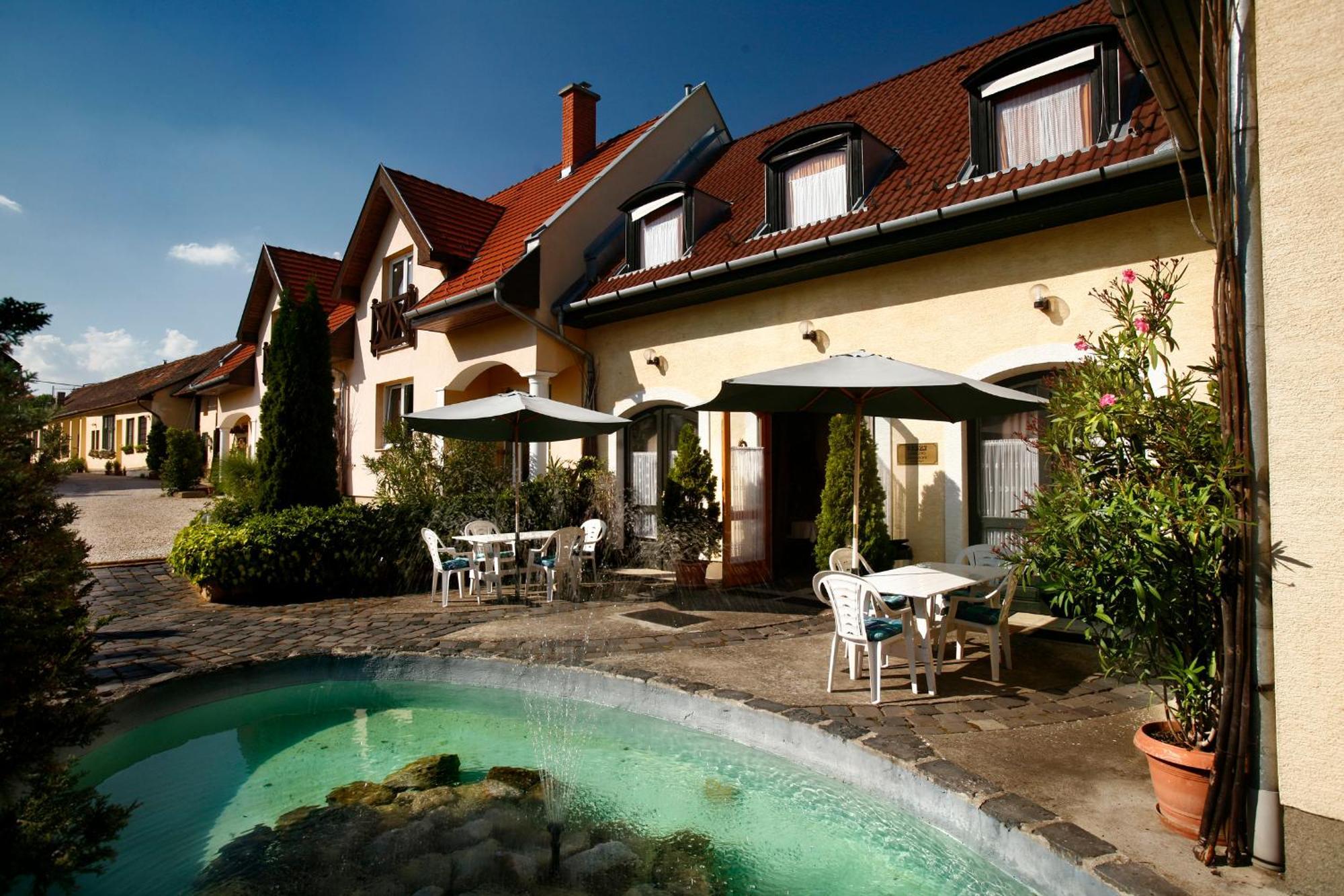 Keszi Panzio Hotell Budakeszi Exteriör bild
