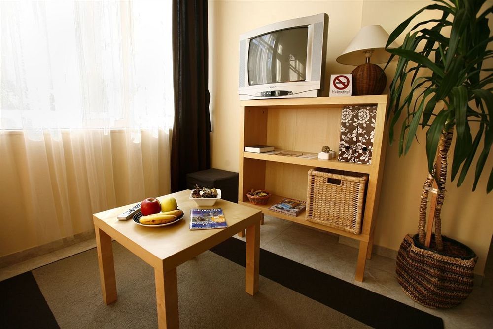 Keszi Panzio Hotell Budakeszi Exteriör bild
