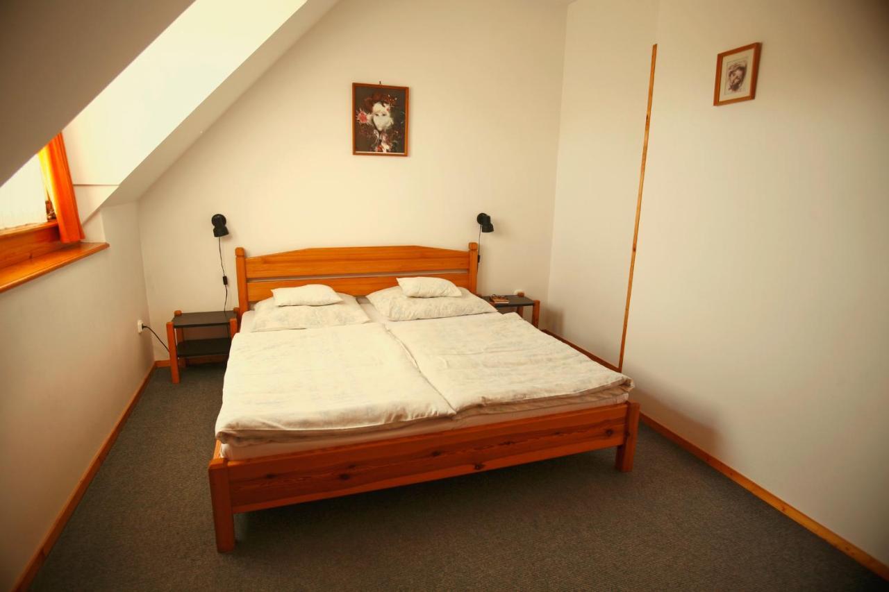 Keszi Panzio Hotell Budakeszi Rum bild